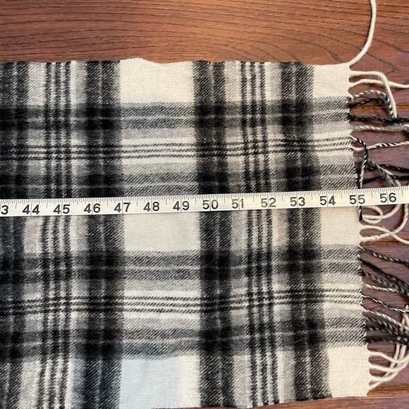 Edinburgh 100% Lambswool Plaid Scarf - Picture 5 of 6